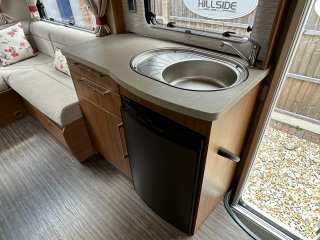 /photos/8982/928fbd63-ac77-1951-cf87-7927a11f422e_i320x240.jpg