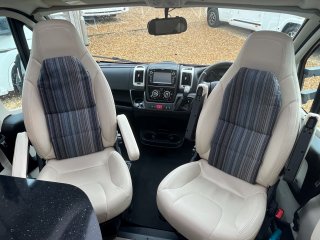 /photos/8982/a21cd759-1481-2cf4-8783-62aaa7953e5c_i320x240.jpg