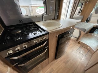 /photos/8982/dfe94f5c-9070-e0db-1eb2-8cc23c66433e_i320x240.jpg